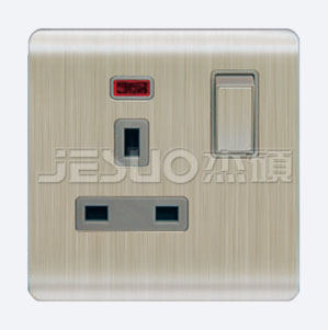 B1-015 13A Switched socket